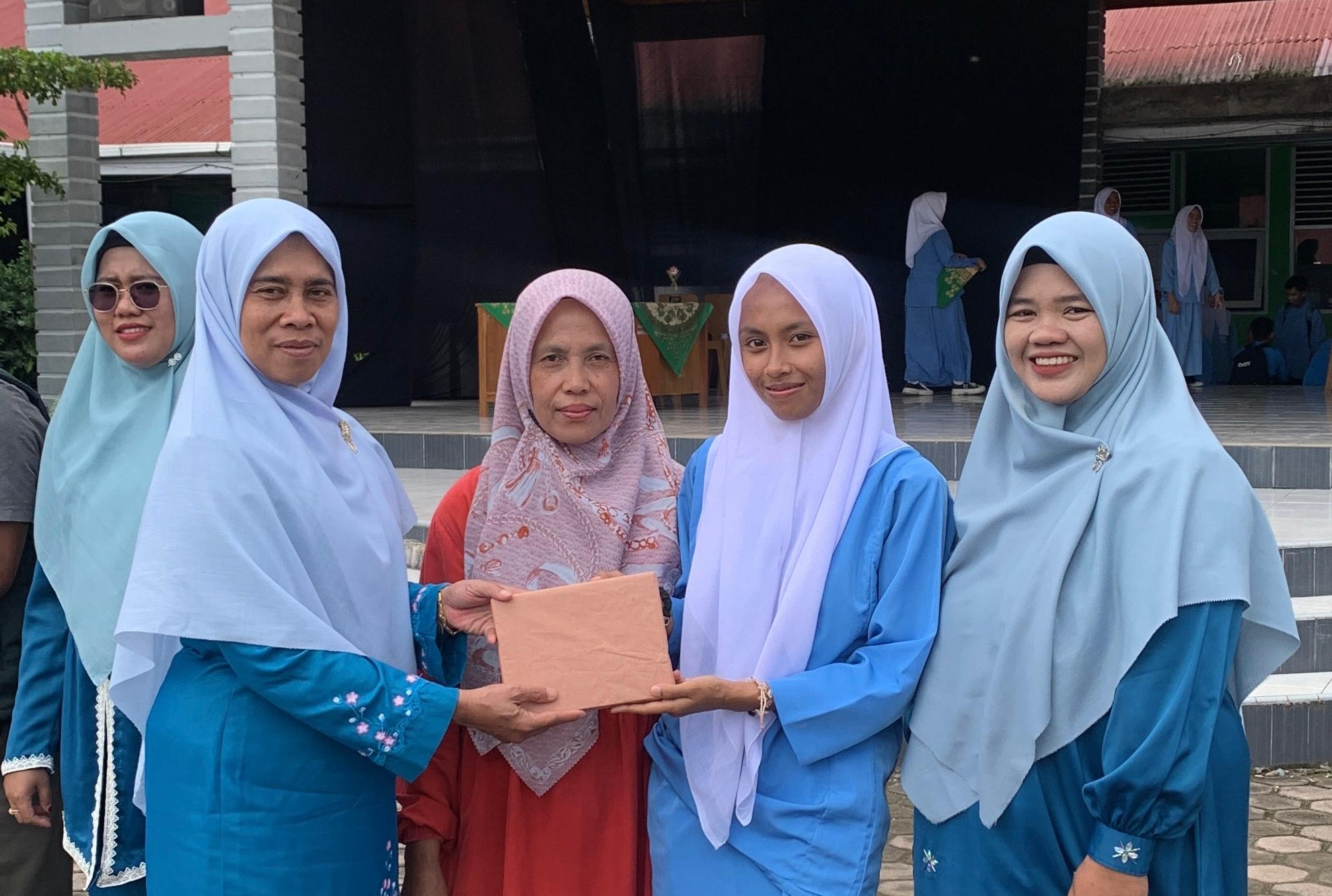 Penerimaan Rapor Semester I Tahun Ajaran 2025/2026